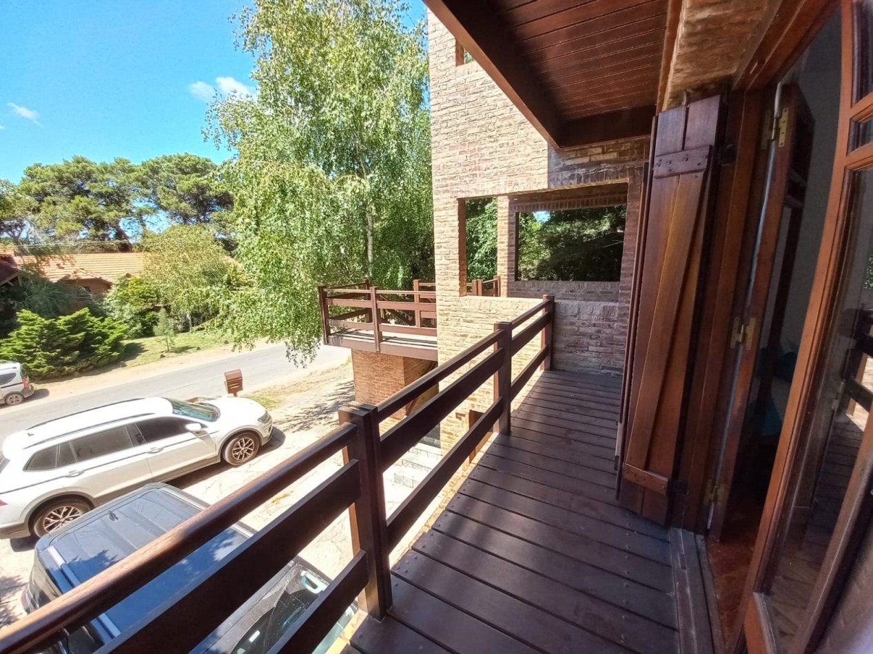 IMPONENTE CASA EN VENTA FRENTE AL GOLF PINAMAR