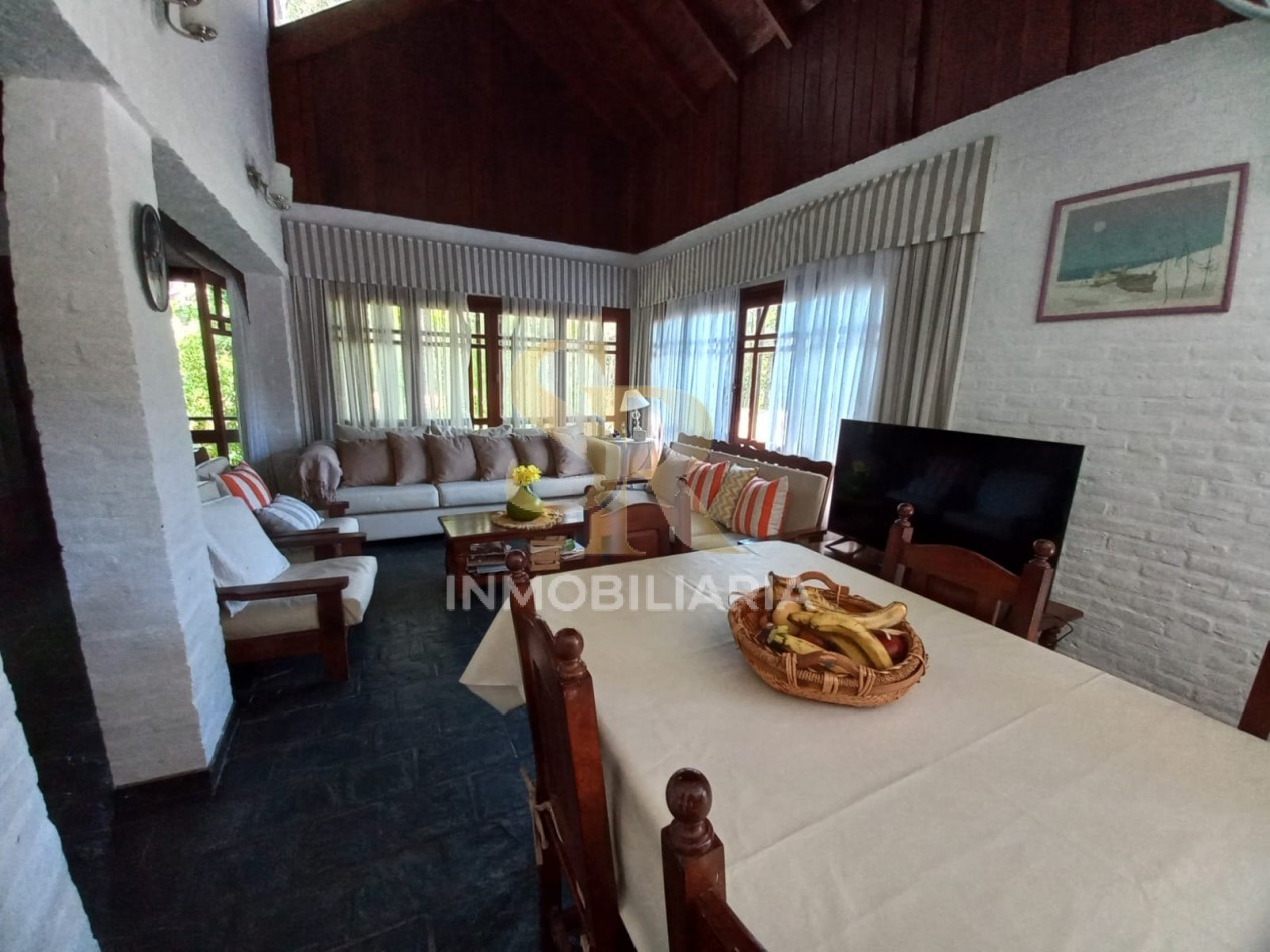 IMPONENTE CASA EN VENTA FRENTE AL GOLF PINAMAR