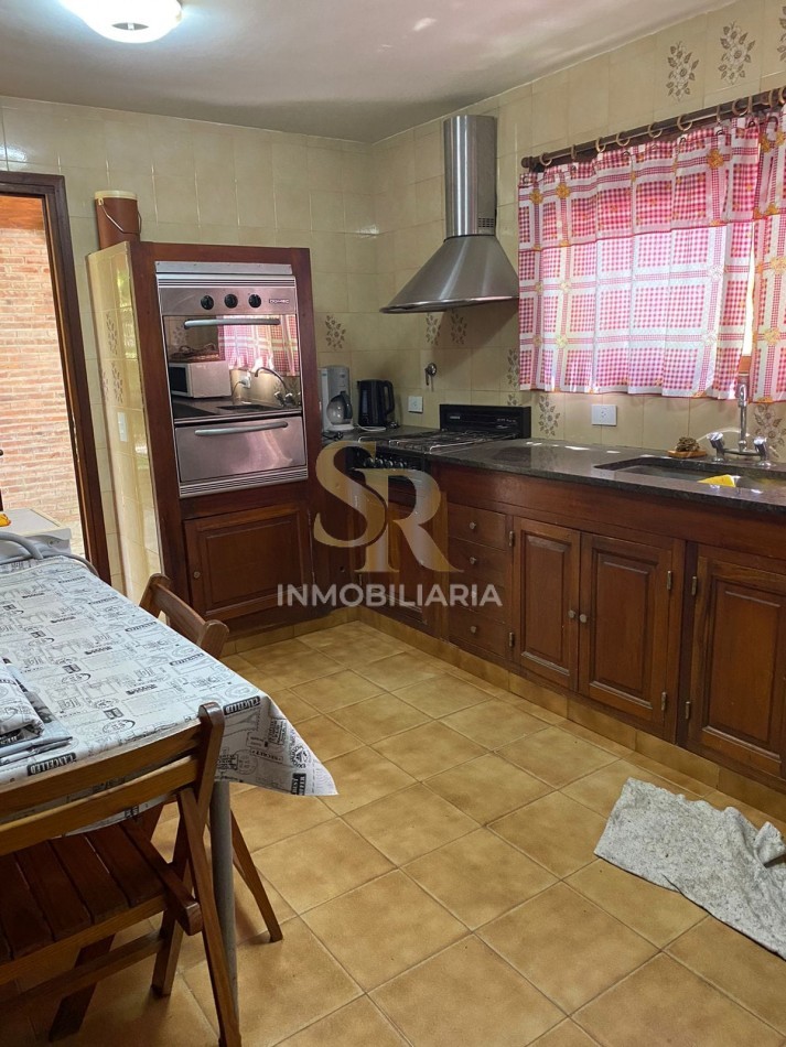 CASA EN VENTA DE 6 AMBIENTES BARRIO LASALLE