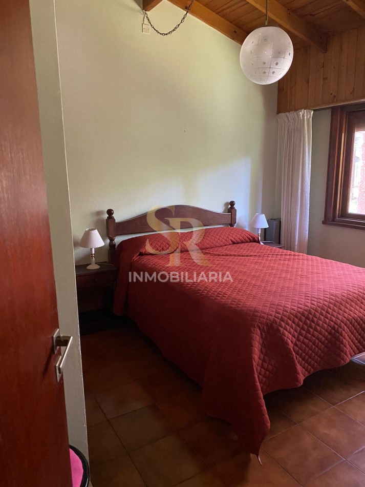 CASA EN VENTA DE 6 AMBIENTES BARRIO LASALLE