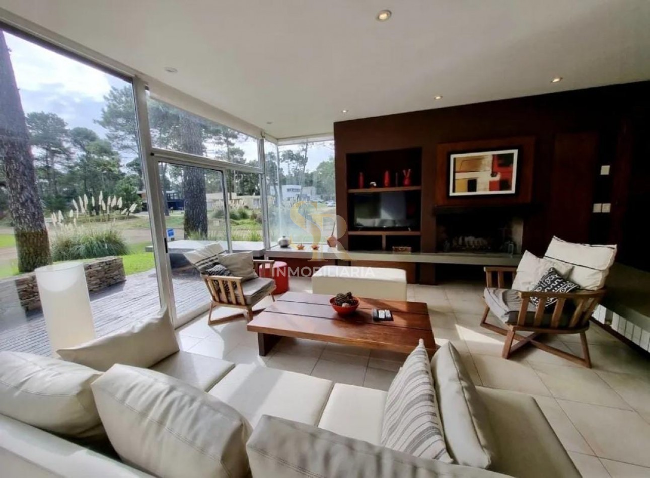CASA EN VENTA 5 AMBIENTES PINAMAR
