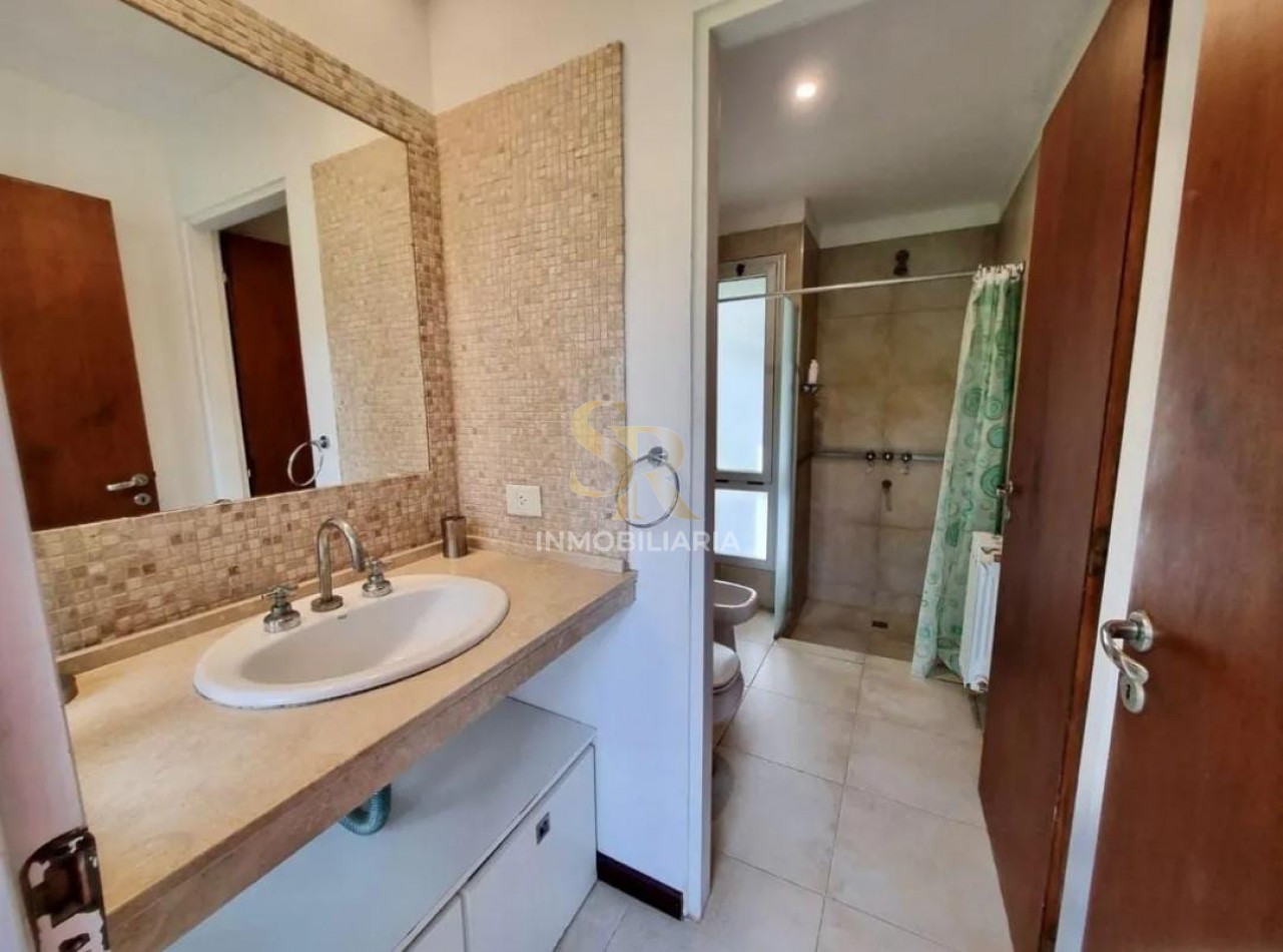 CASA EN VENTA 5 AMBIENTES PINAMAR