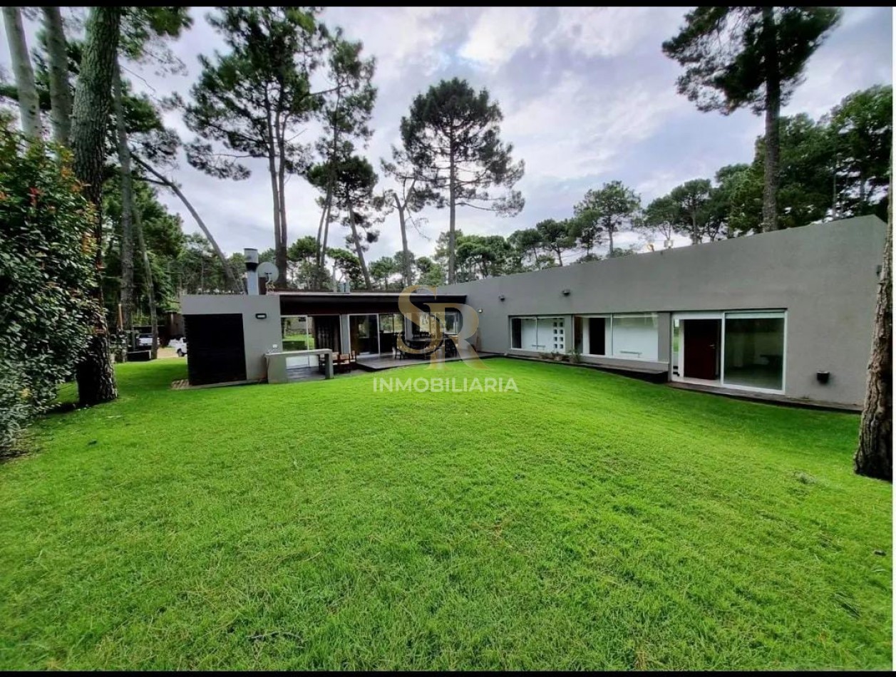 CASA EN VENTA 5 AMBIENTES PINAMAR