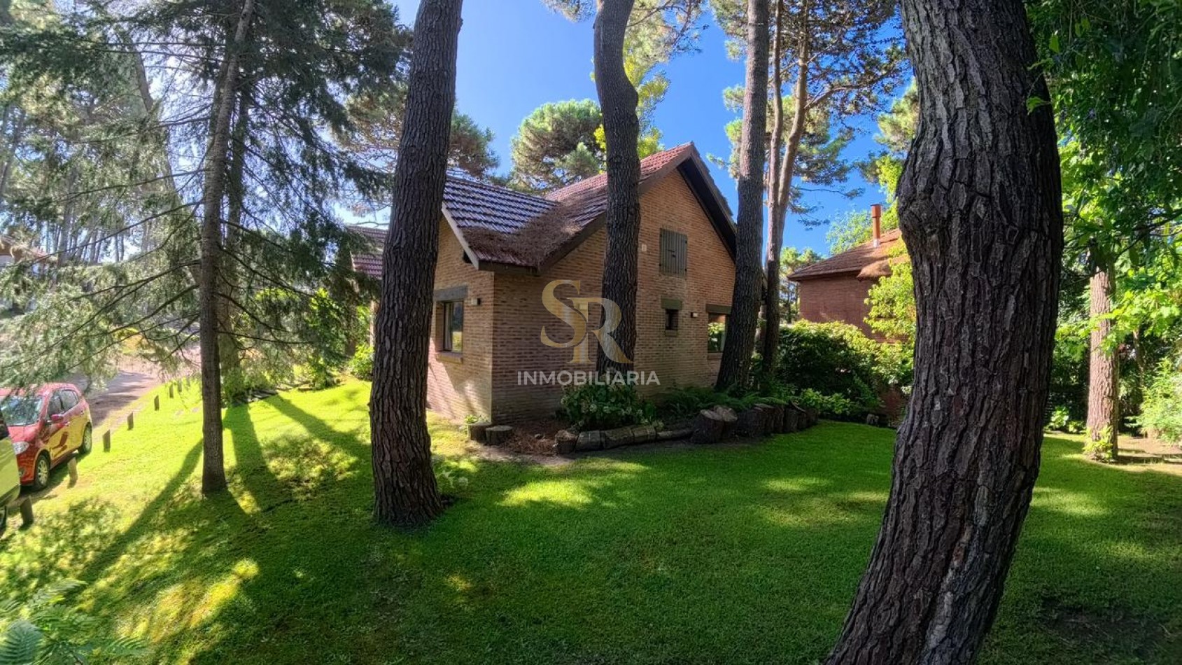 CASA EN VENTA DE 5 AMB BARRIO LASALLE PINAMAR