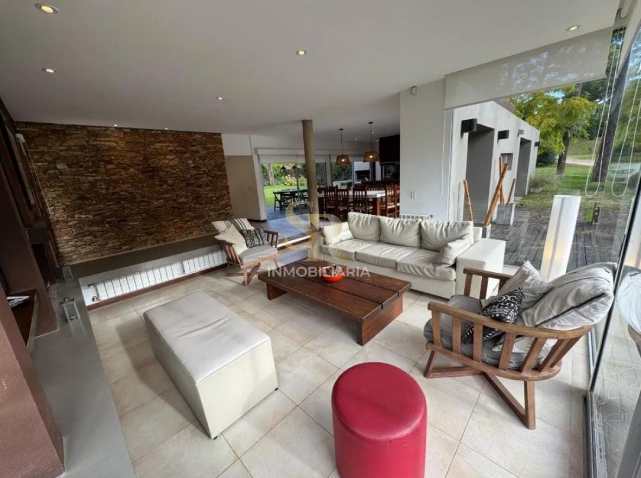 CASA EN VENTA 5 AMBIENTES PINAMAR