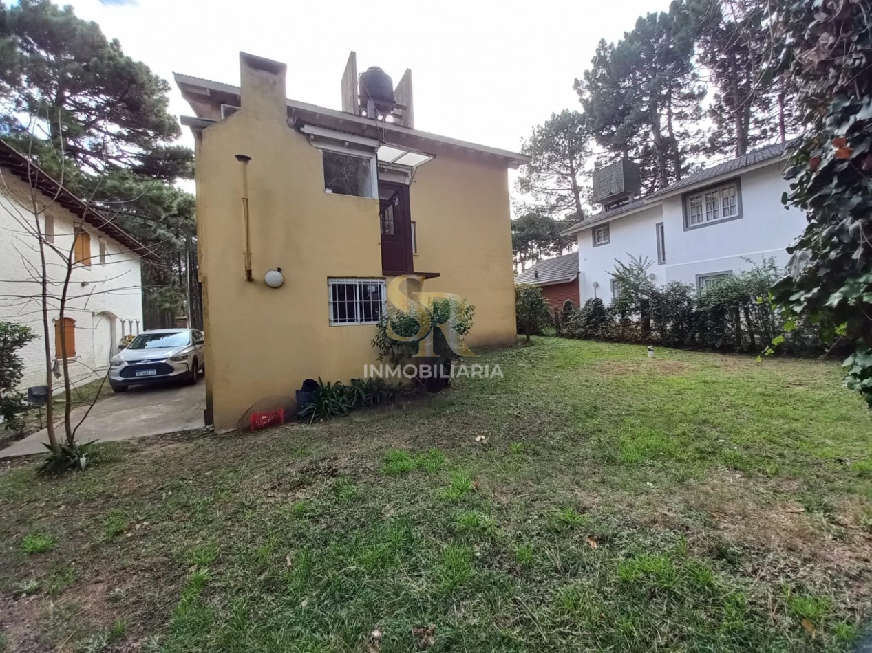 CASA EN VENTA 5 AMBIENTES BARRIO LASALLE