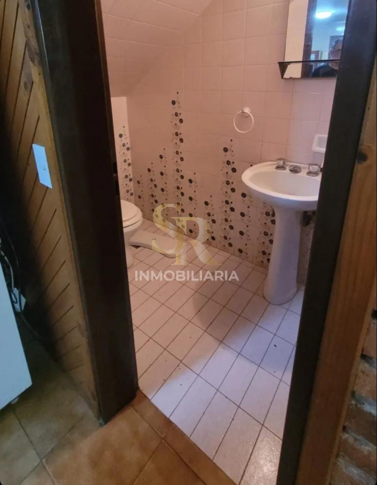 CASA EN VENTA DE 6 AMBIENTES BARRIO LASALLE