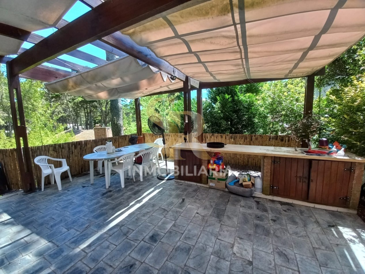 IMPONENTE CASA EN VENTA FRENTE AL GOLF PINAMAR