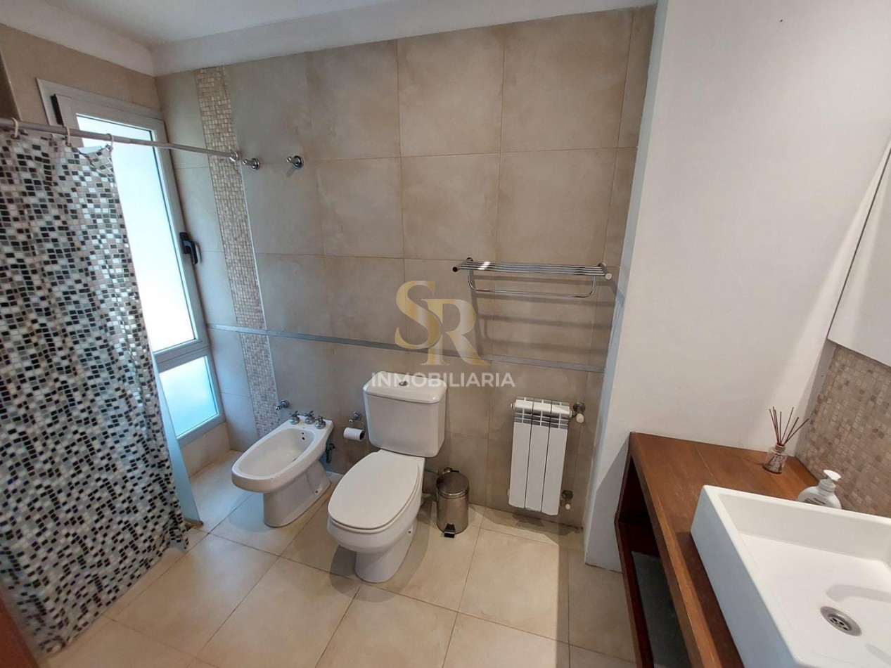 CASA EN VENTA 5 AMBIENTES PINAMAR