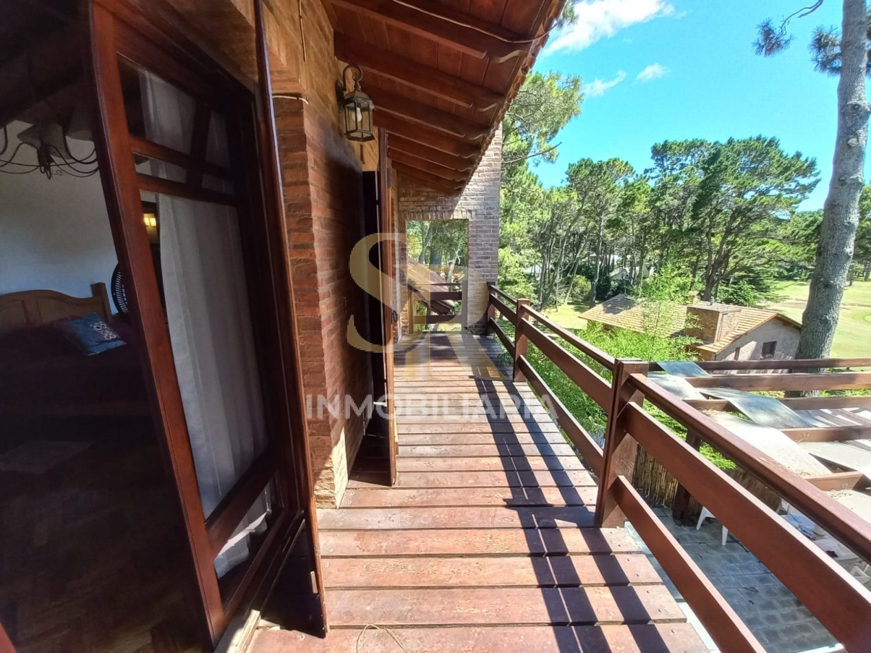 IMPONENTE CASA EN VENTA FRENTE AL GOLF PINAMAR