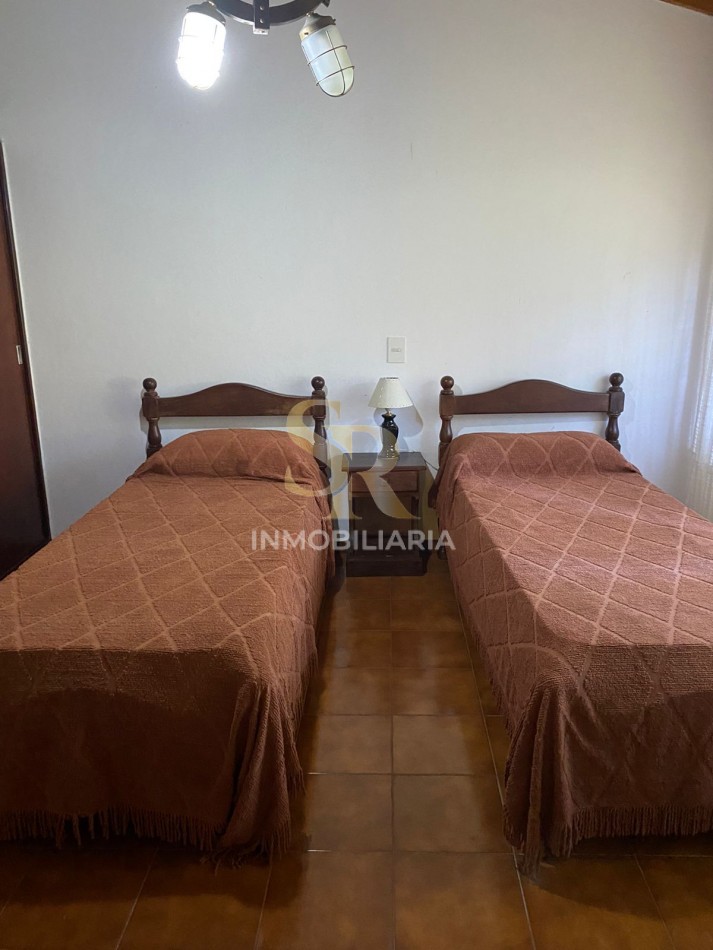 CASA EN VENTA DE 6 AMBIENTES BARRIO LASALLE
