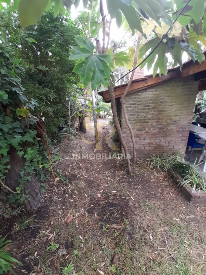 CASA EN VENTA DE 6 AMBIENTES BARRIO LASALLE