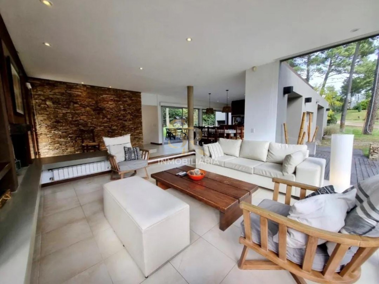 CASA EN VENTA 5 AMBIENTES PINAMAR