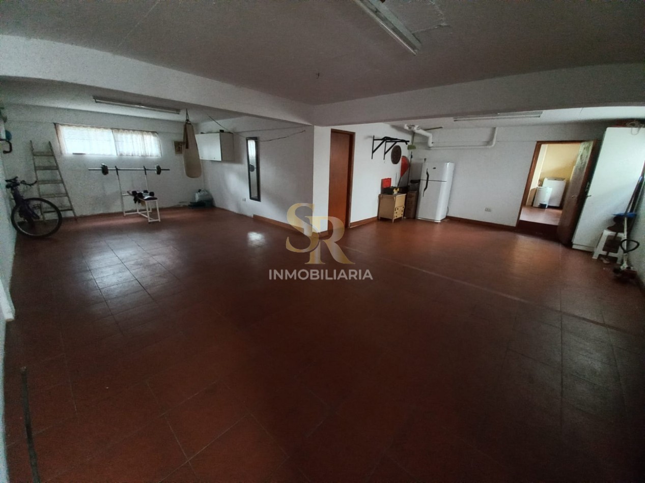 CASA EN VENTA 5 AMBIENTES BARRIO LASALLE