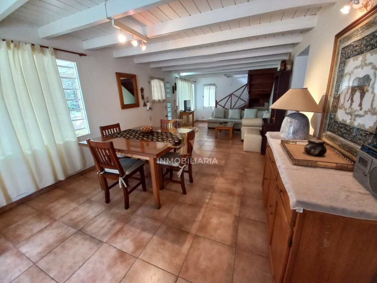 CASA EN VENTA 5 AMBIENTES BARRIO LASALLE