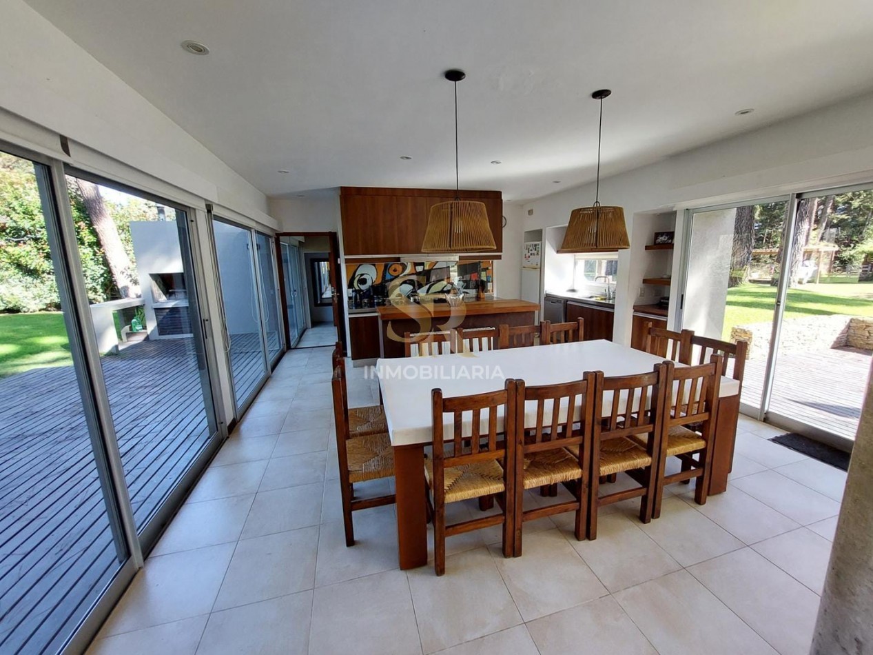 CASA EN VENTA 5 AMBIENTES PINAMAR