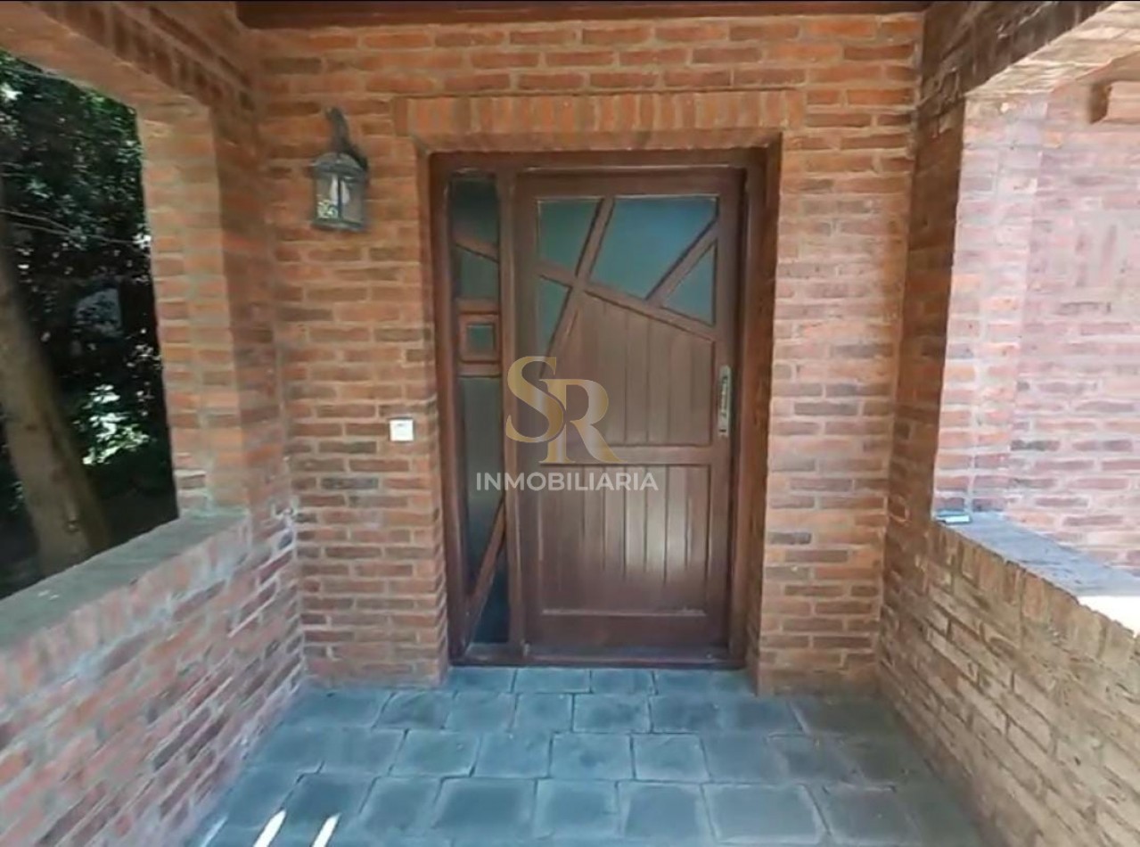 IMPONENTE CASA EN VENTA FRENTE AL GOLF PINAMAR