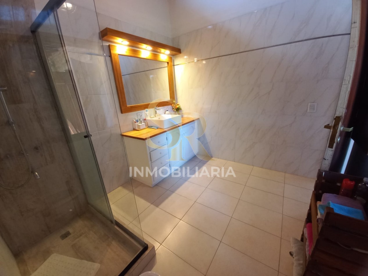 IMPONENTE CASA EN VENTA FRENTE AL GOLF PINAMAR