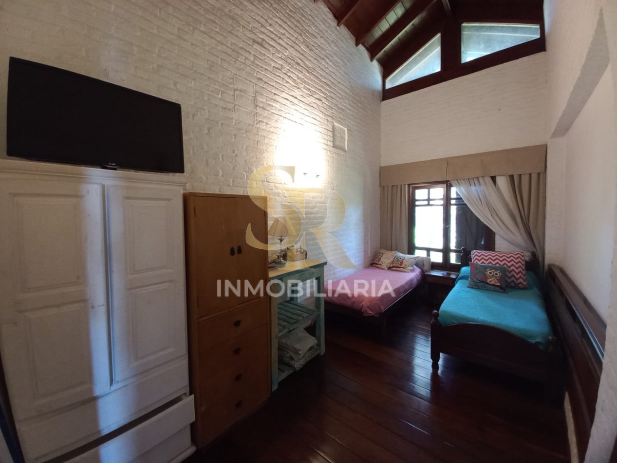 IMPONENTE CASA EN VENTA FRENTE AL GOLF PINAMAR