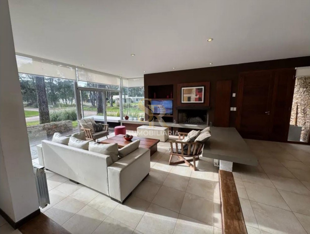 CASA EN VENTA 5 AMBIENTES PINAMAR