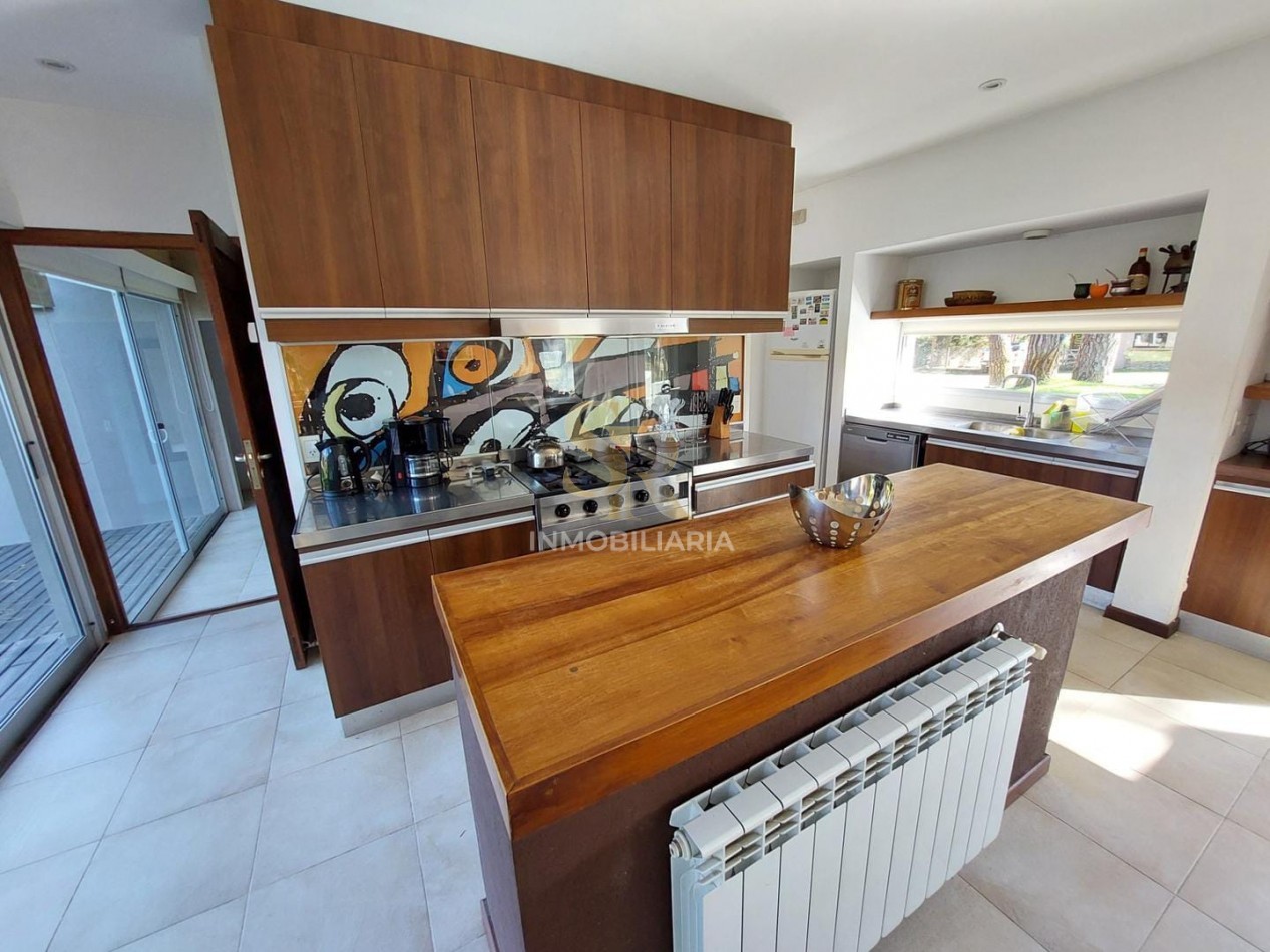 CASA EN VENTA 5 AMBIENTES PINAMAR