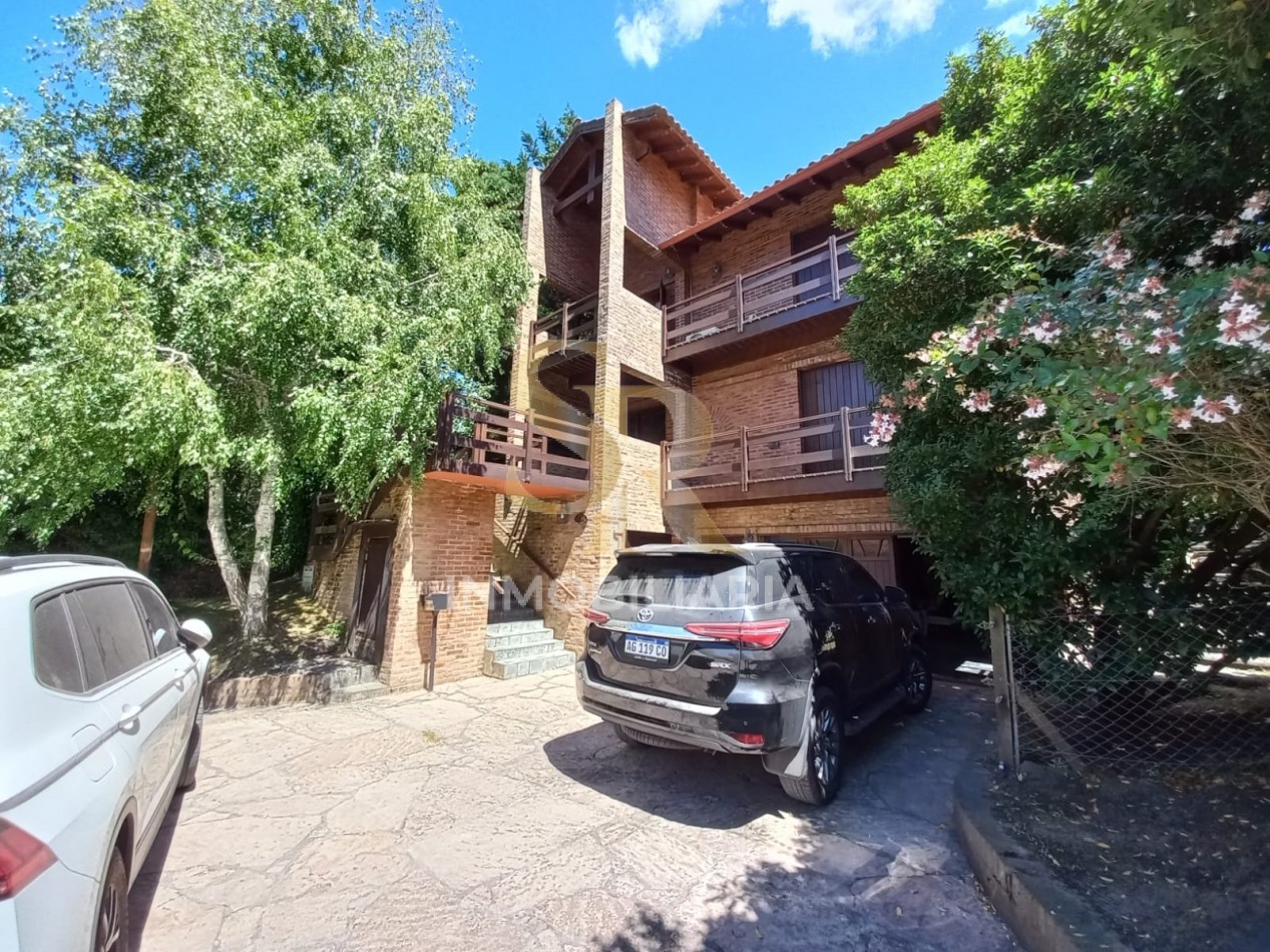 IMPONENTE CASA EN VENTA FRENTE AL GOLF PINAMAR