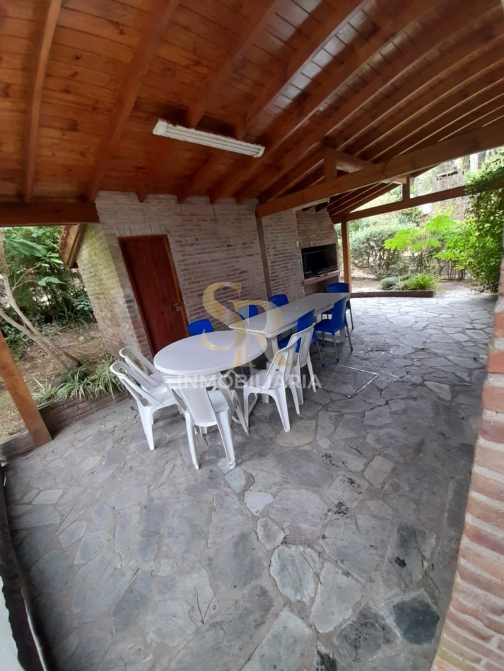 CASA EN VENTA DE 6 AMBIENTES BARRIO LASALLE