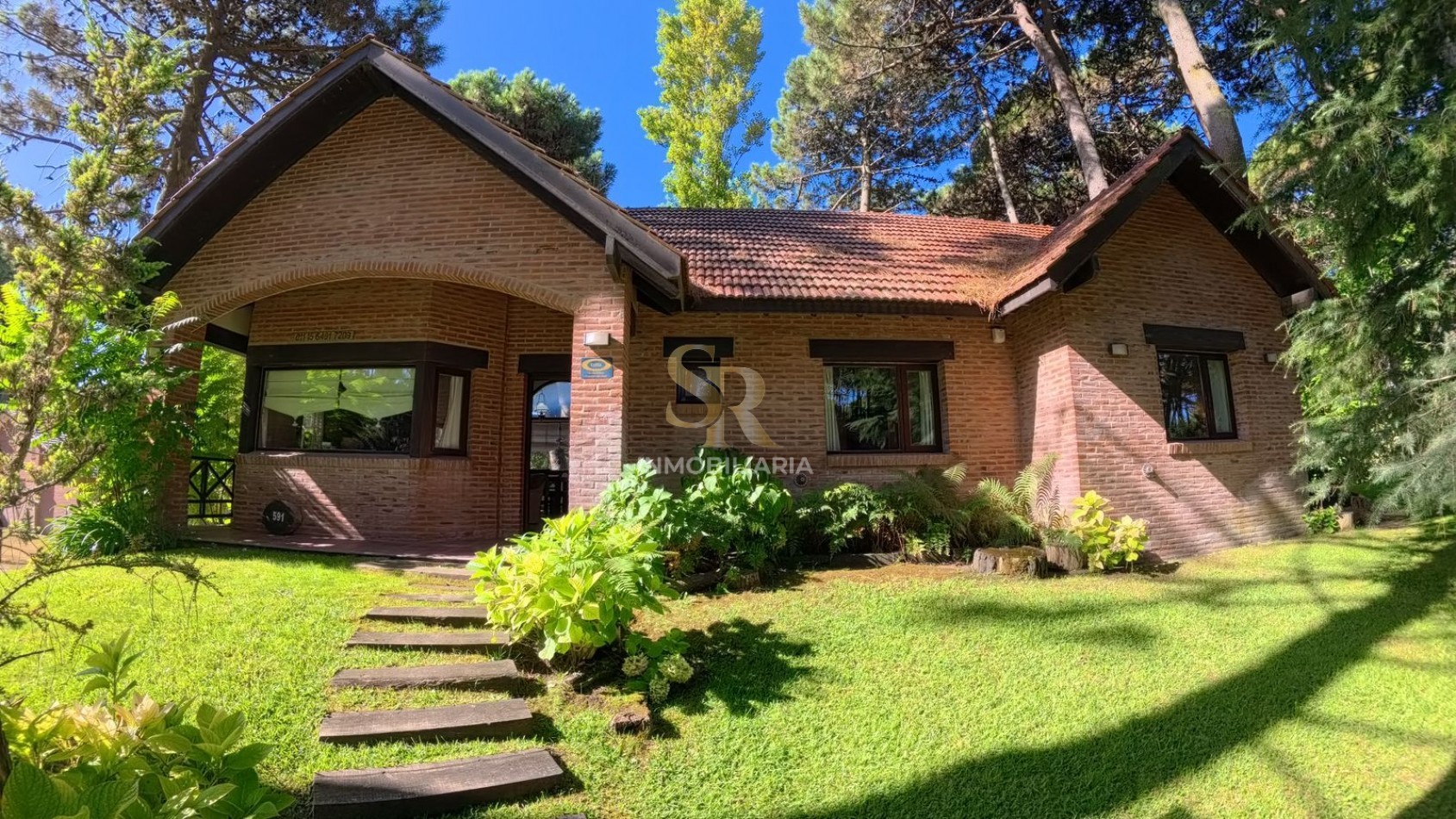 CASA EN VENTA DE 5 AMB BARRIO LASALLE PINAMAR