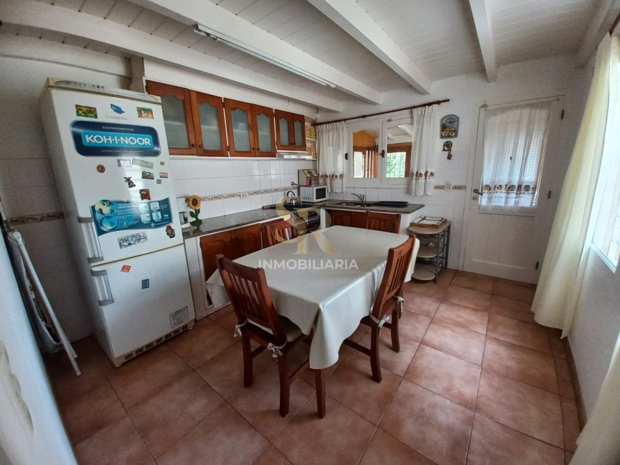 CASA EN VENTA 5 AMBIENTES BARRIO LASALLE
