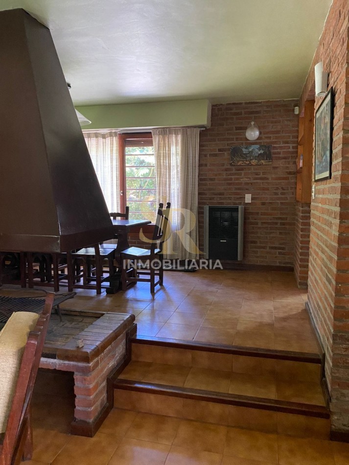 CASA EN VENTA DE 6 AMBIENTES BARRIO LASALLE
