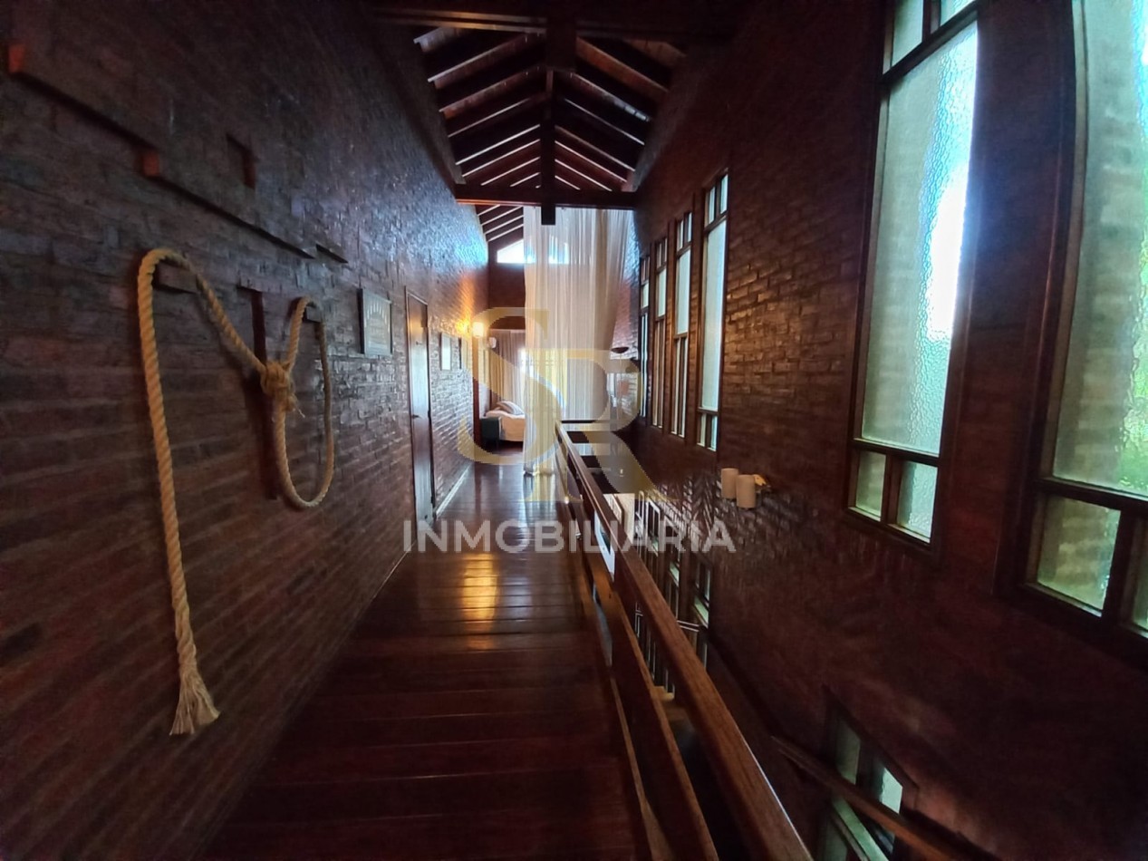 IMPONENTE CASA EN VENTA FRENTE AL GOLF PINAMAR