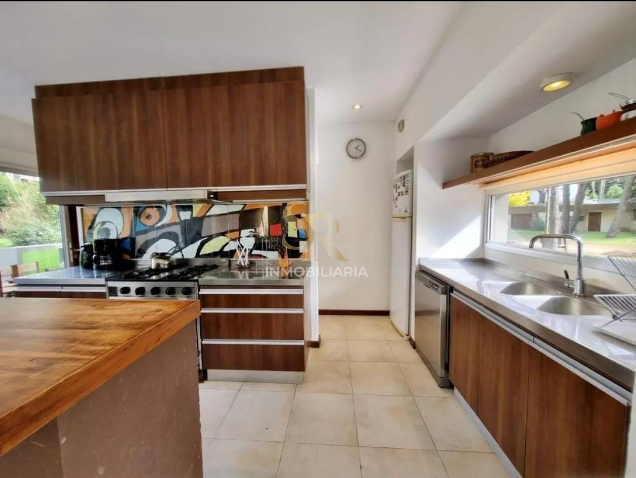 CASA EN VENTA 5 AMBIENTES PINAMAR