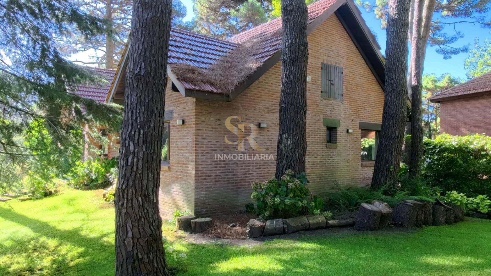 CASA EN VENTA DE 5 AMB BARRIO LASALLE PINAMAR