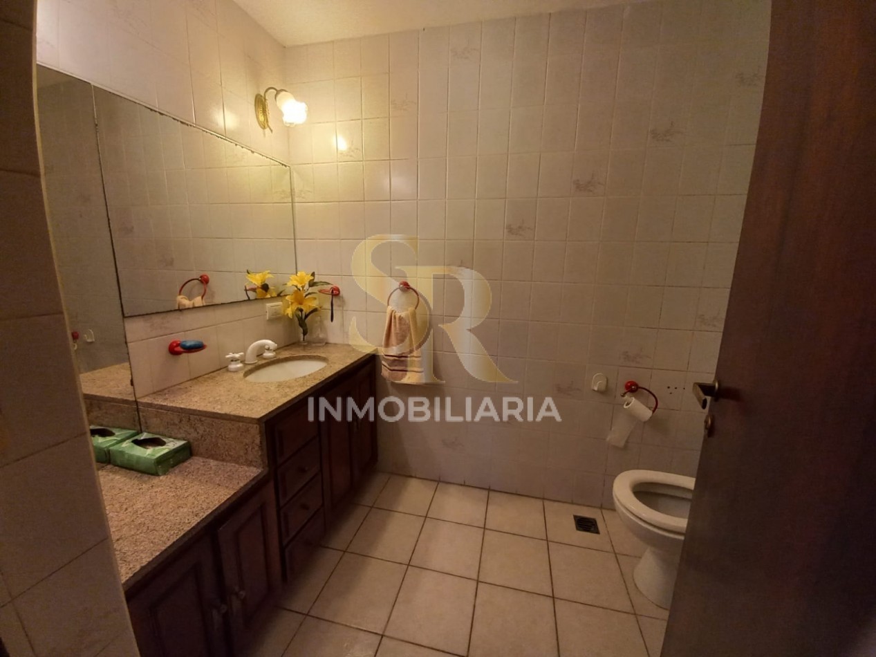 IMPONENTE CASA EN VENTA FRENTE AL GOLF PINAMAR