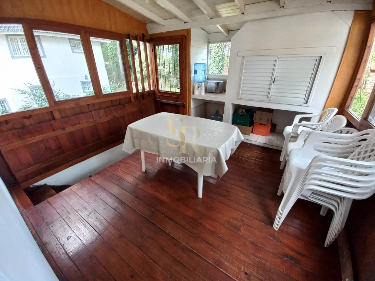 CASA EN VENTA 5 AMBIENTES BARRIO LASALLE