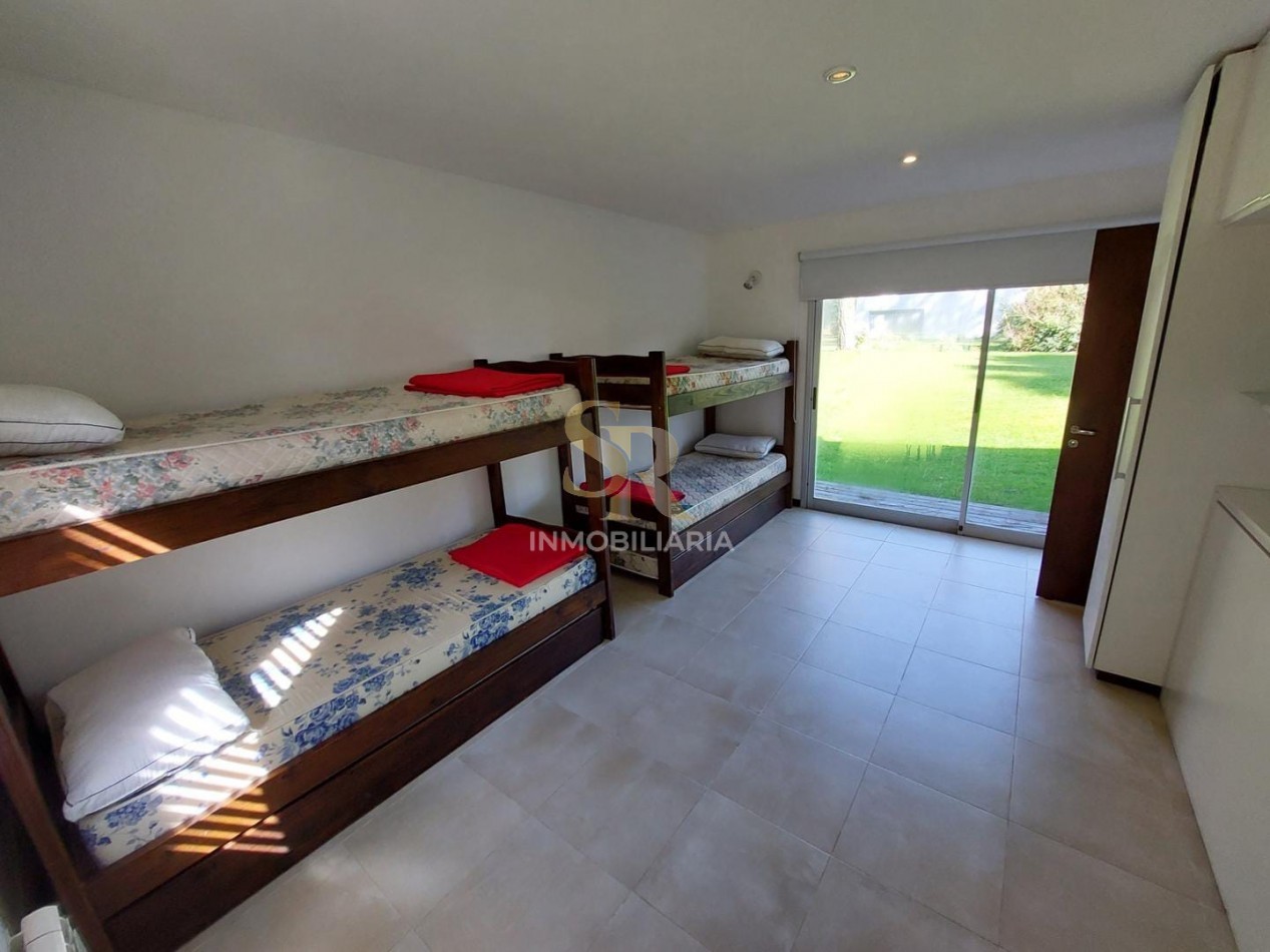 CASA EN VENTA 5 AMBIENTES PINAMAR