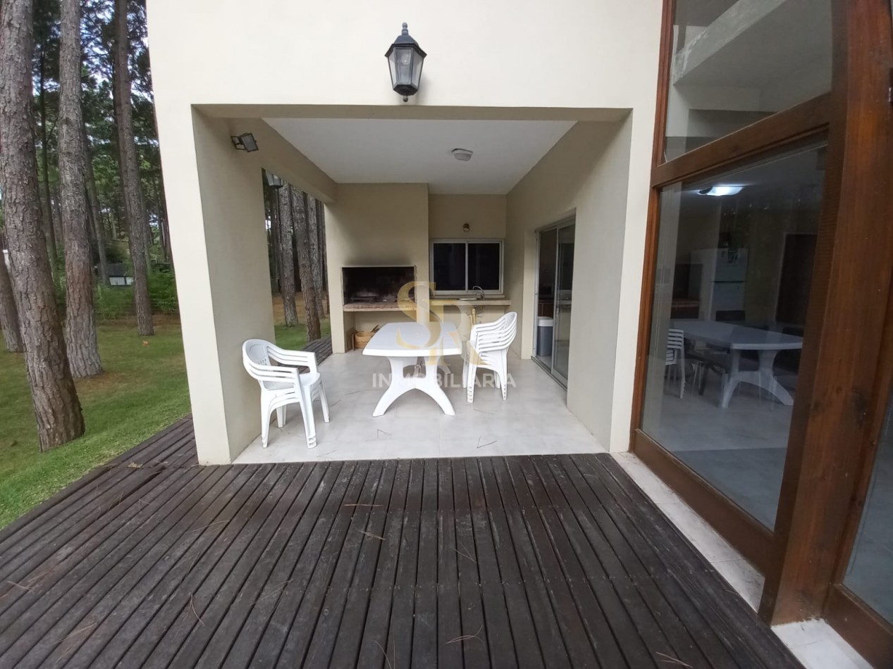 MODERNA CASA EN VENTA EN PINAMAR NORTE