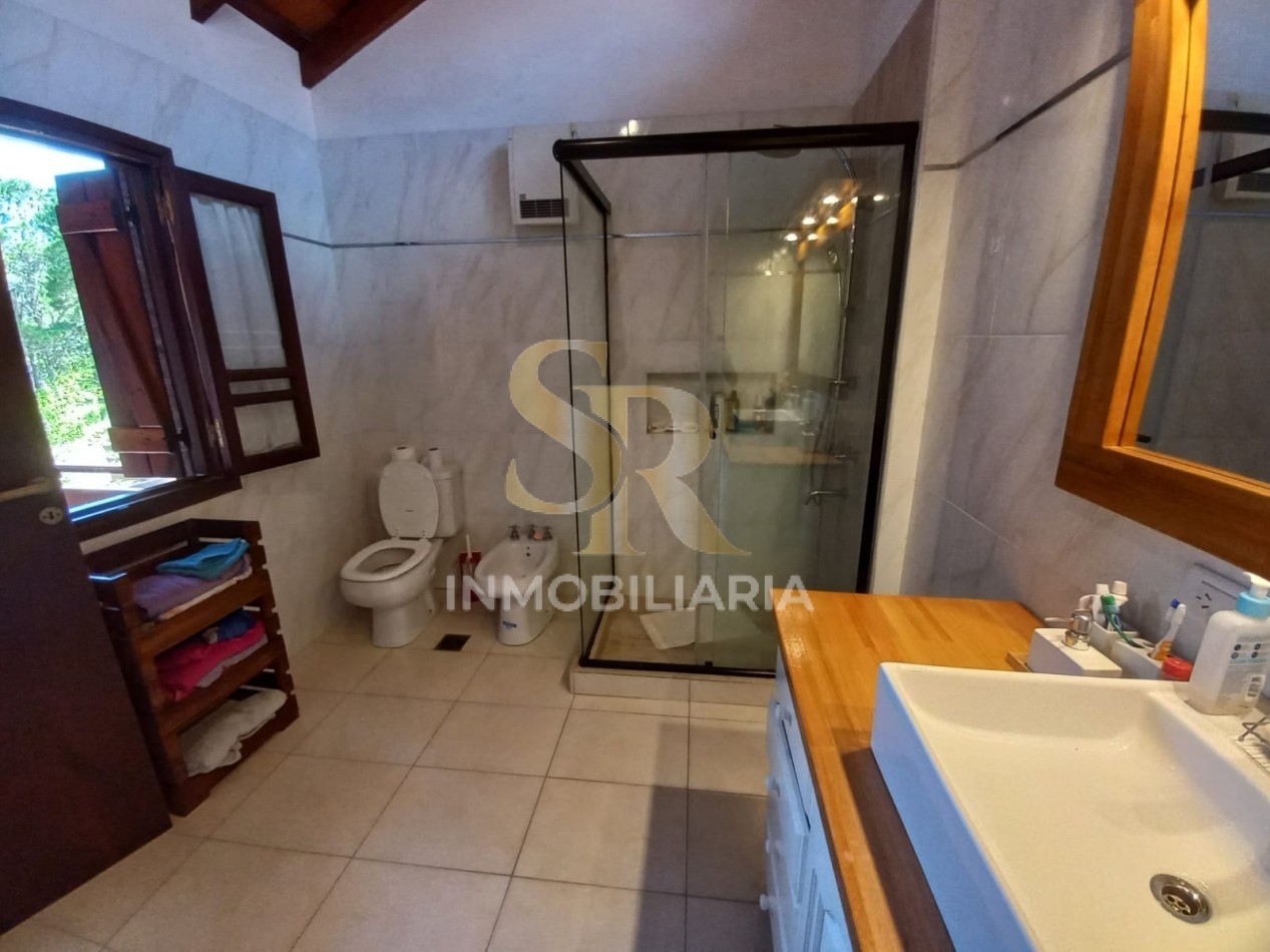 IMPONENTE CASA EN VENTA FRENTE AL GOLF PINAMAR