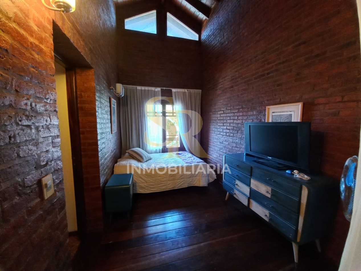 IMPONENTE CASA EN VENTA FRENTE AL GOLF PINAMAR