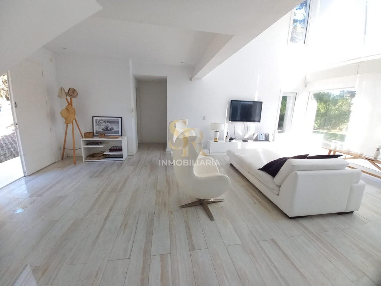 CASA EN VENTA 4 AMBIENTES ALAMOS PINAMAR