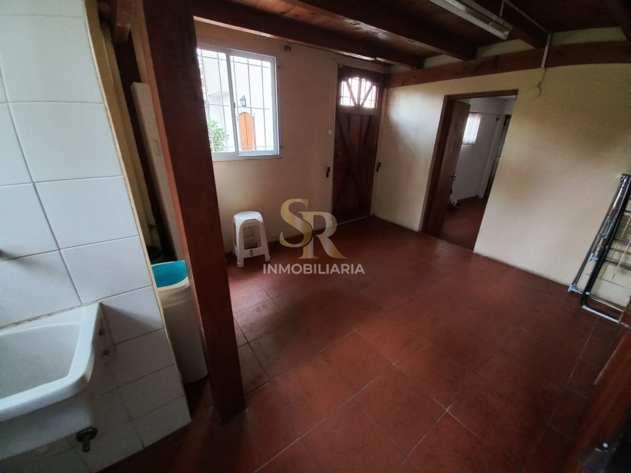 CASA EN VENTA 5 AMBIENTES BARRIO LASALLE