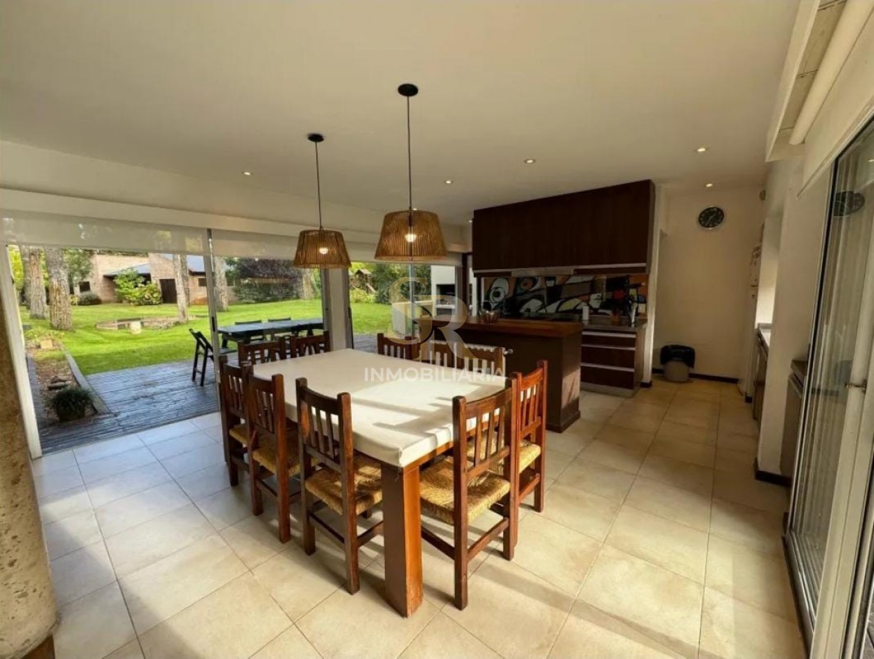 CASA EN VENTA 5 AMBIENTES PINAMAR