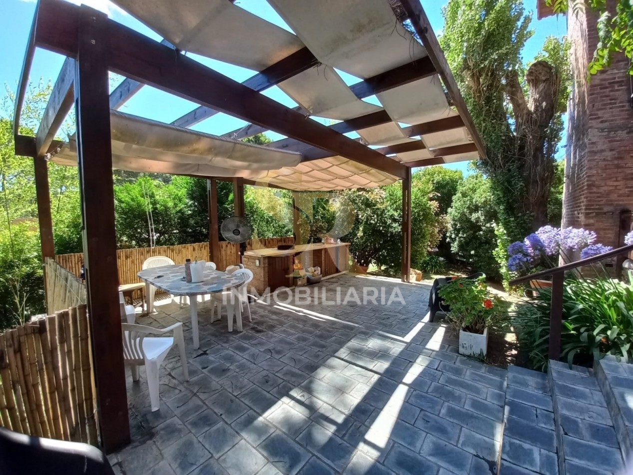 IMPONENTE CASA EN VENTA FRENTE AL GOLF PINAMAR