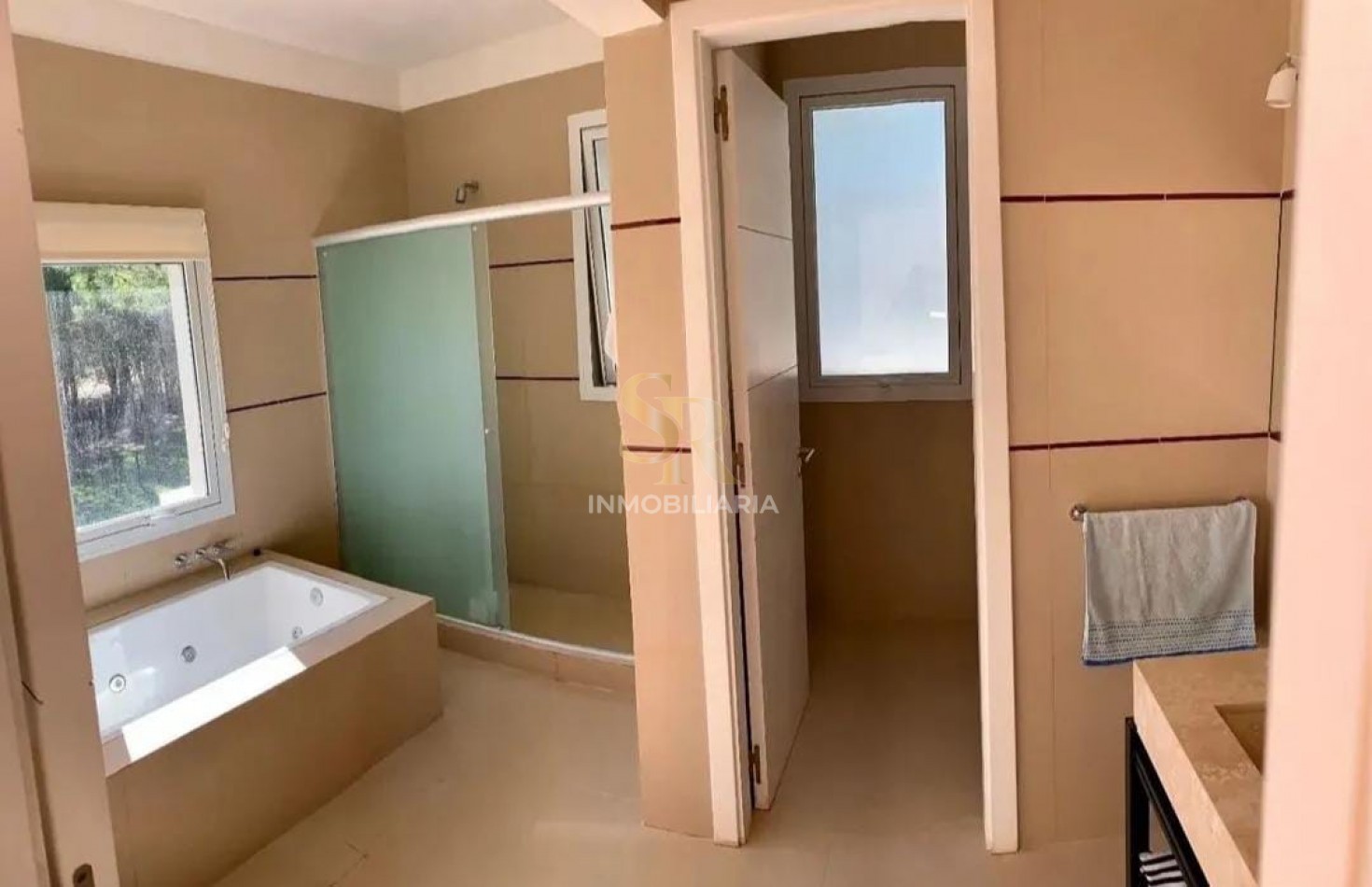 CASA EN VENTA LA HERRADURA PINAMAR