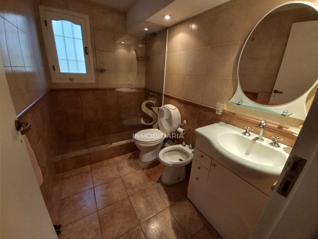 CASA EN VENTA 5 AMBIENTES BARRIO LASALLE