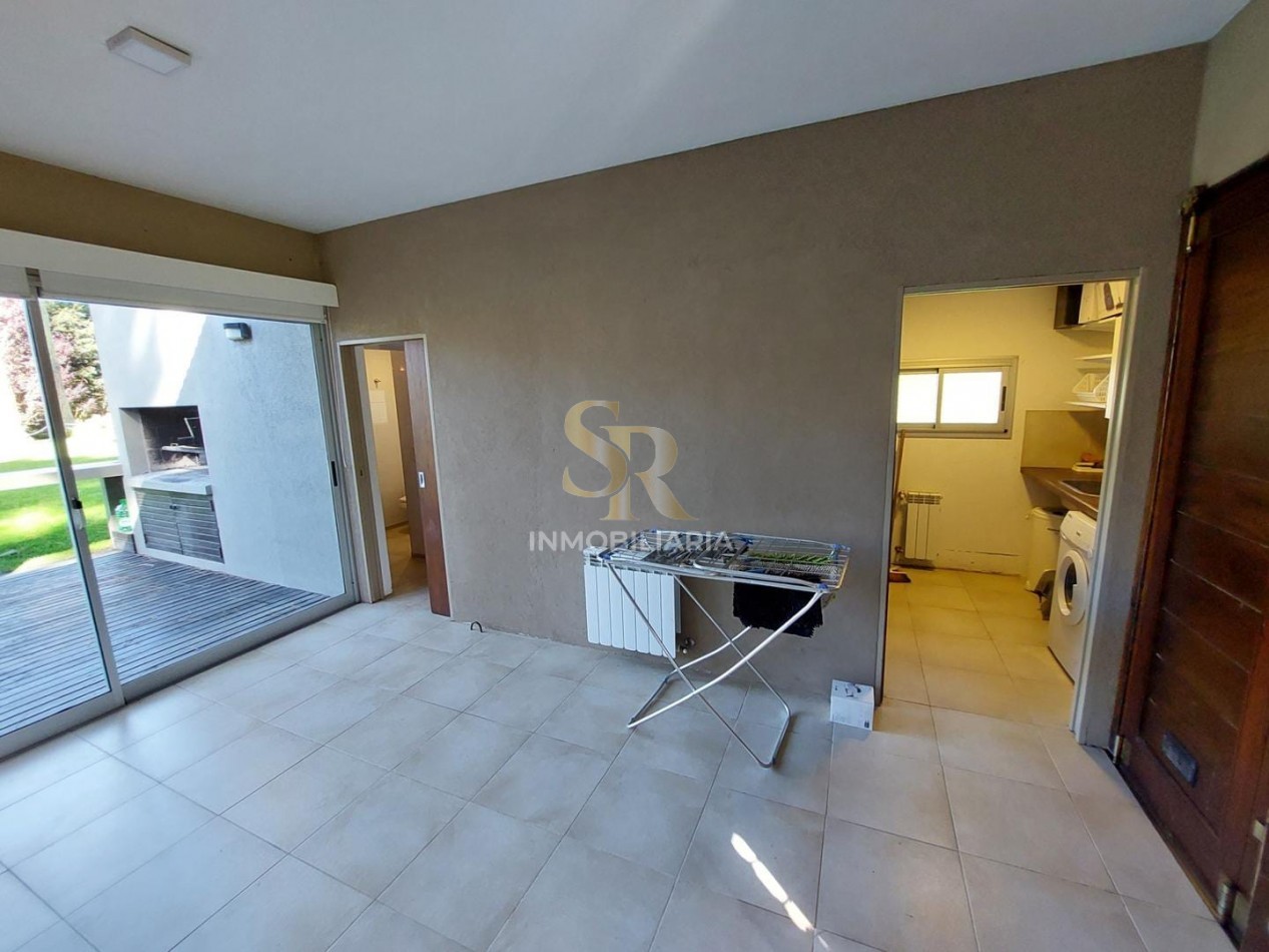 CASA EN VENTA 5 AMBIENTES PINAMAR