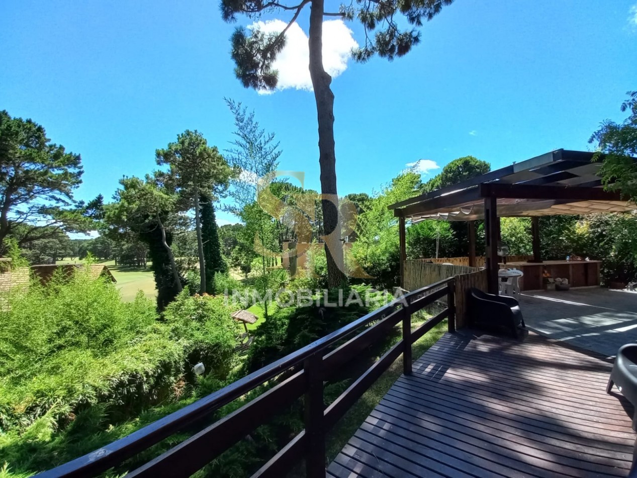 IMPONENTE CASA EN VENTA FRENTE AL GOLF PINAMAR