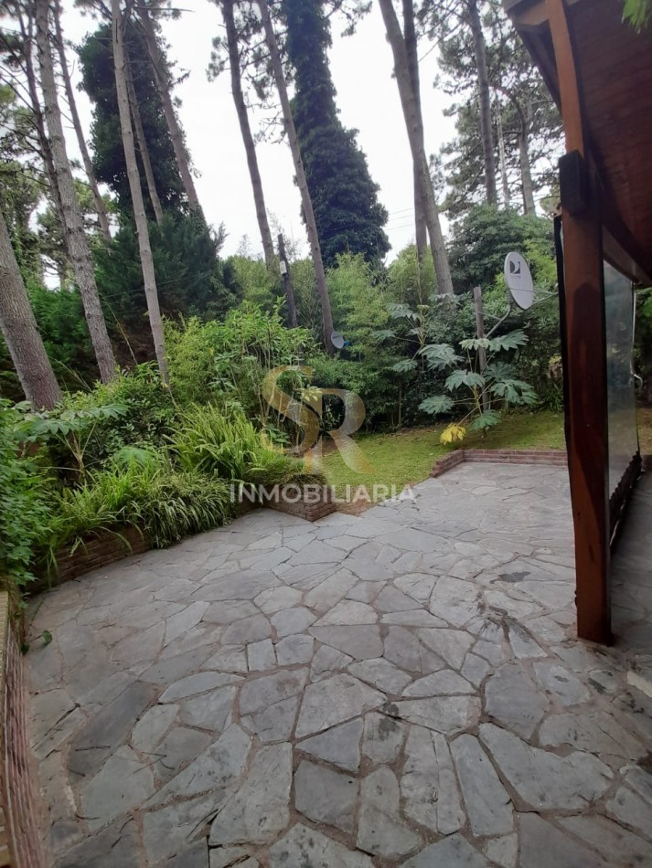 CASA EN VENTA DE 6 AMBIENTES BARRIO LASALLE