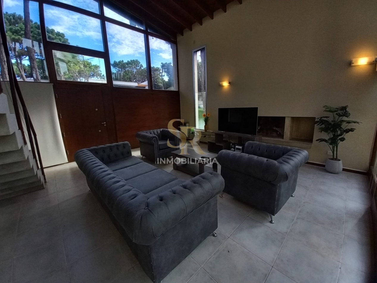 MODERNA CASA EN VENTA EN PINAMAR NORTE