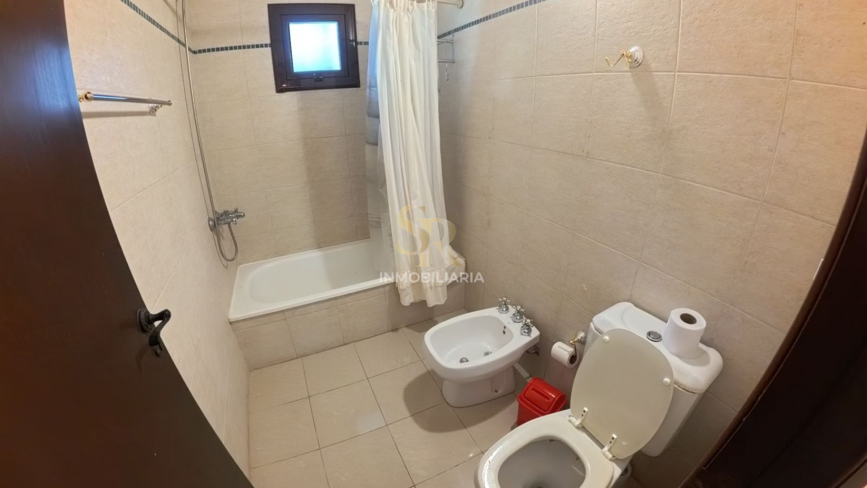 CASA EN VENTA DE 5 AMB BARRIO LASALLE PINAMAR